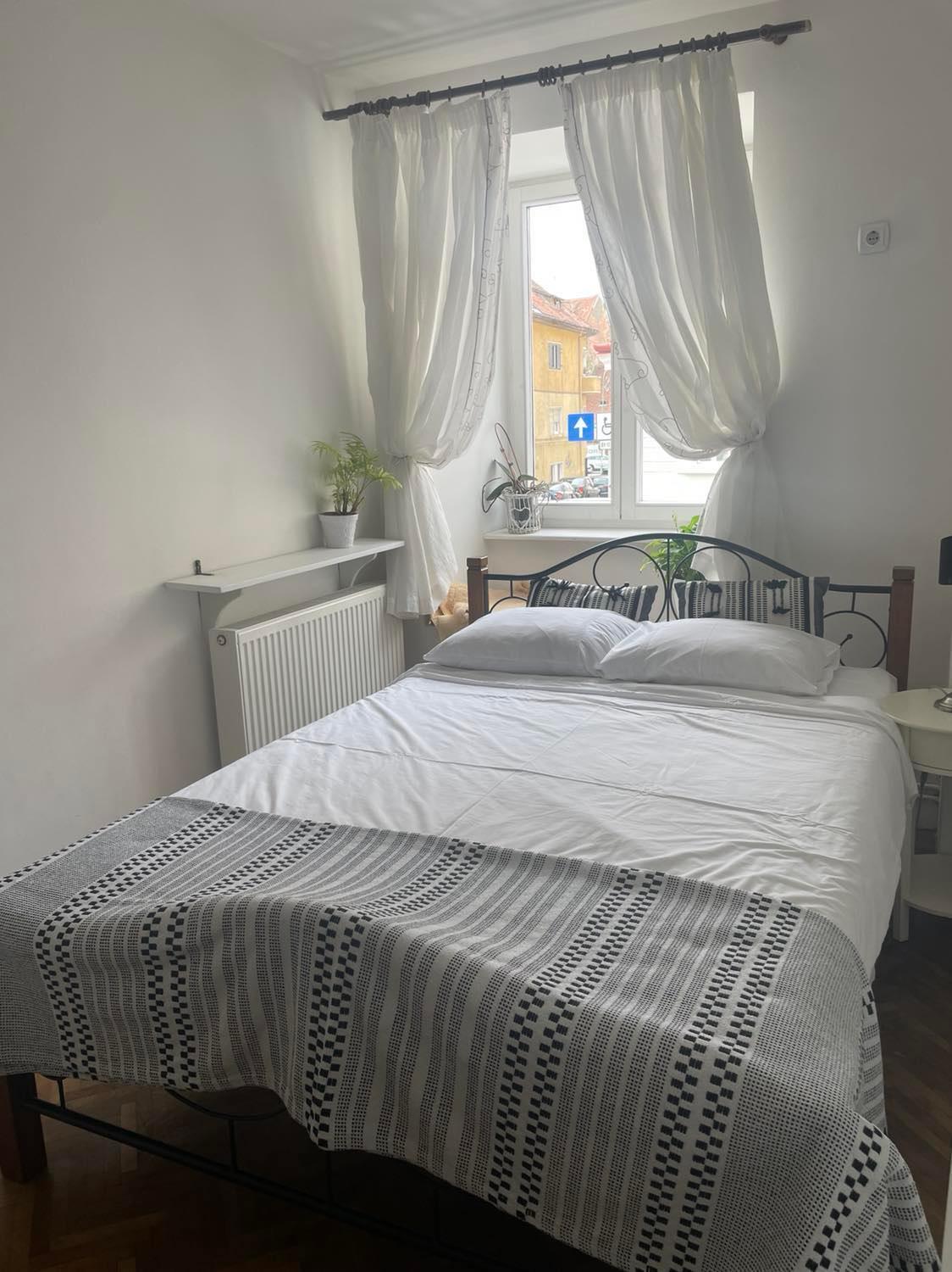 Valentina'S Apartment In City Center Brasov Bagian luar foto