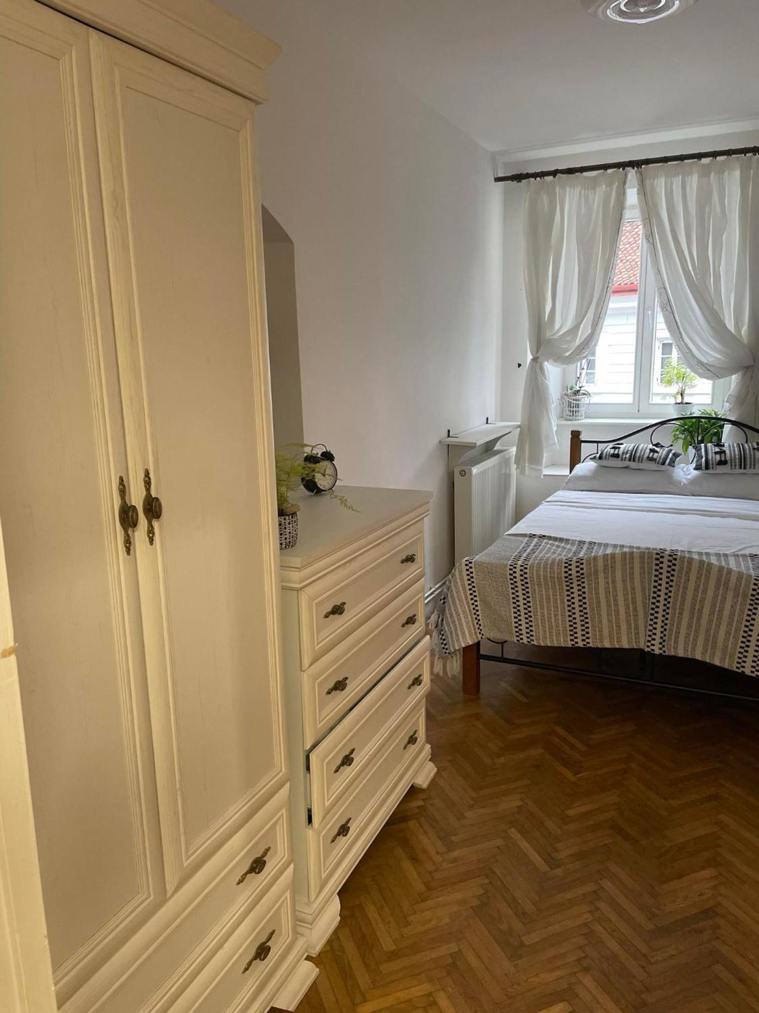Valentina'S Apartment In City Center Brasov Bagian luar foto