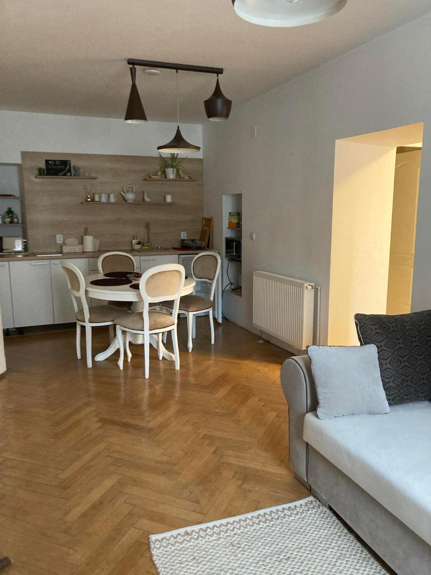 Valentina'S Apartment In City Center Brasov Bagian luar foto
