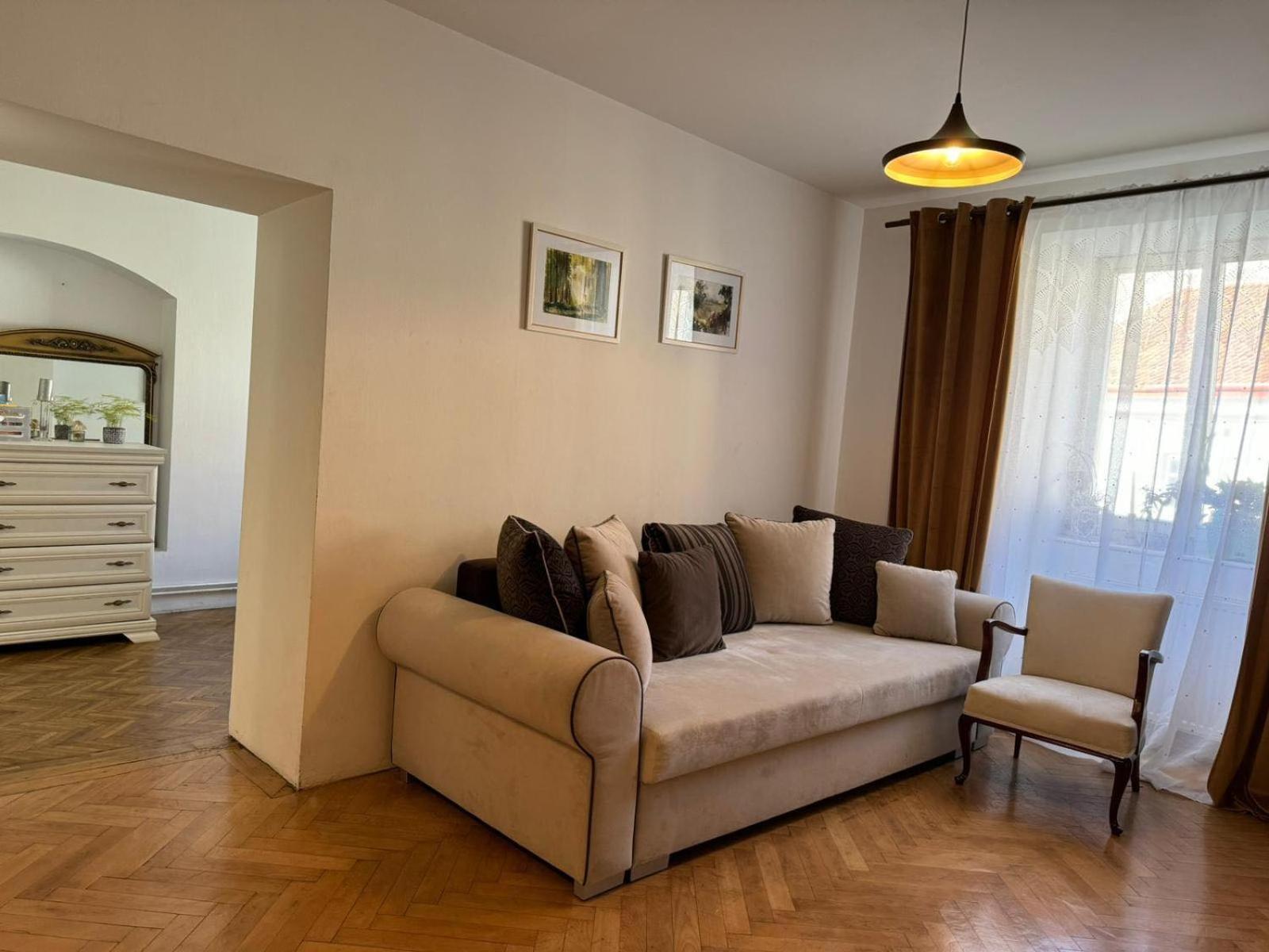 Valentina'S Apartment In City Center Brasov Bagian luar foto