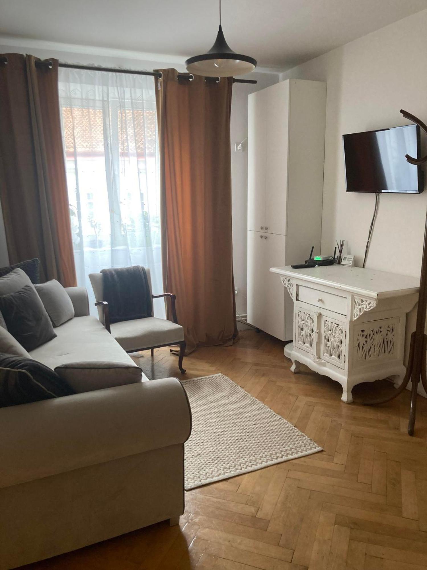 Valentina'S Apartment In City Center Brasov Bagian luar foto